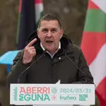 Arnaldo Otegi, coordinador general de EH Bildu, durante su intervención en el acto político por el Aberri Eguna.