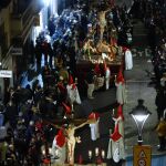 Procesión General del Viernes Santo en Valladolid con miles de personas siguiéndola en las calles