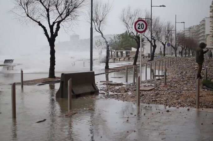 El temporal destroza buena parte de las playas del litoral catalán
