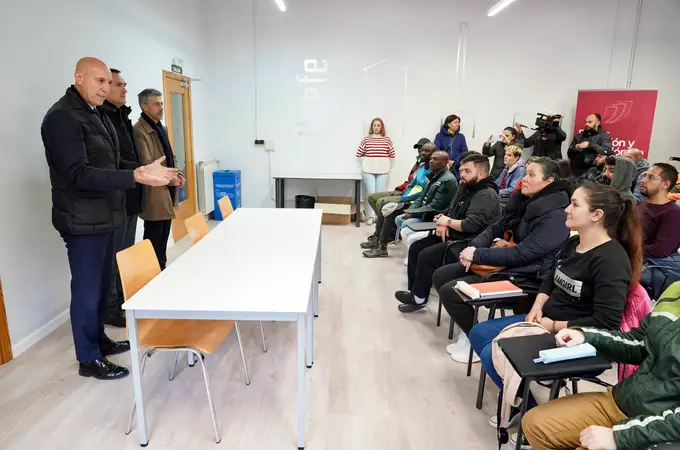 León estrena tres programas mixtos que formarán a 40 desempleados en hostelería, albañilería y atención en dependencia