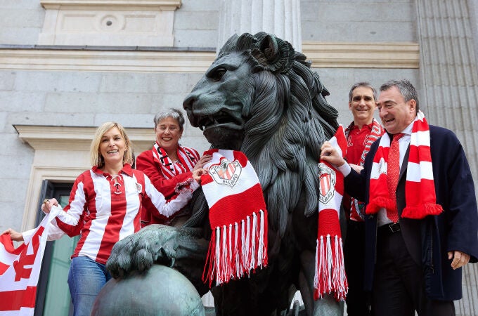 Diputados vascos apoyan al Athletic de Bilbao