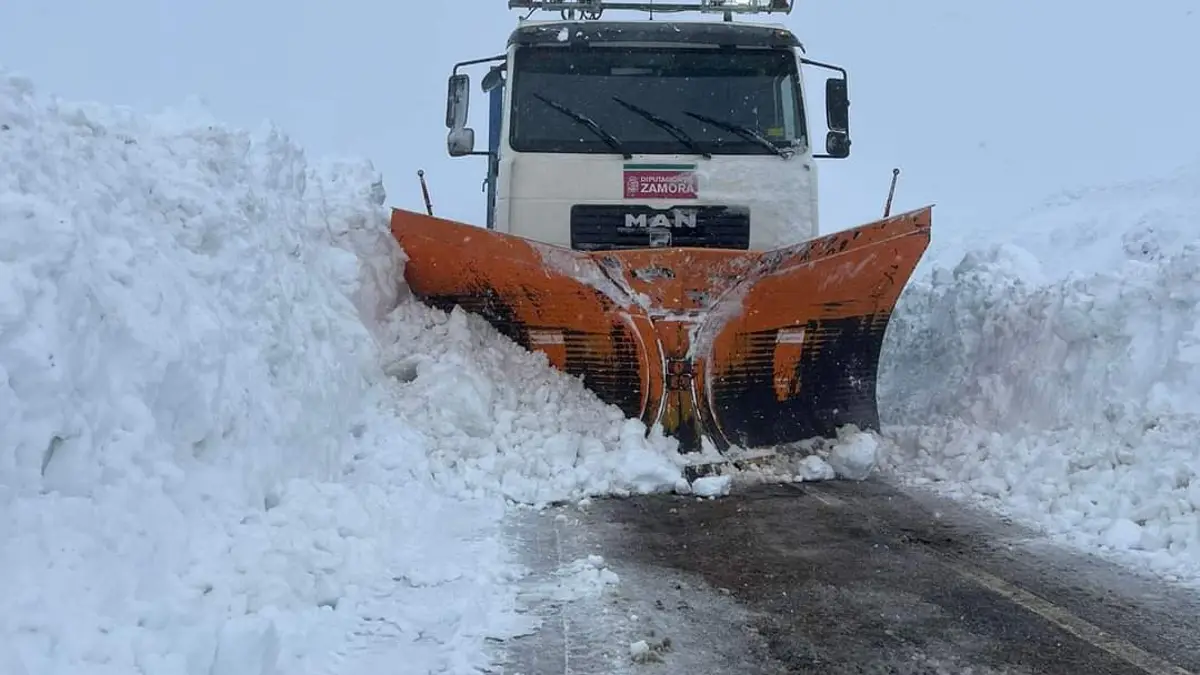 La nieve no da tregua: Problemas para circular por estas carreteras