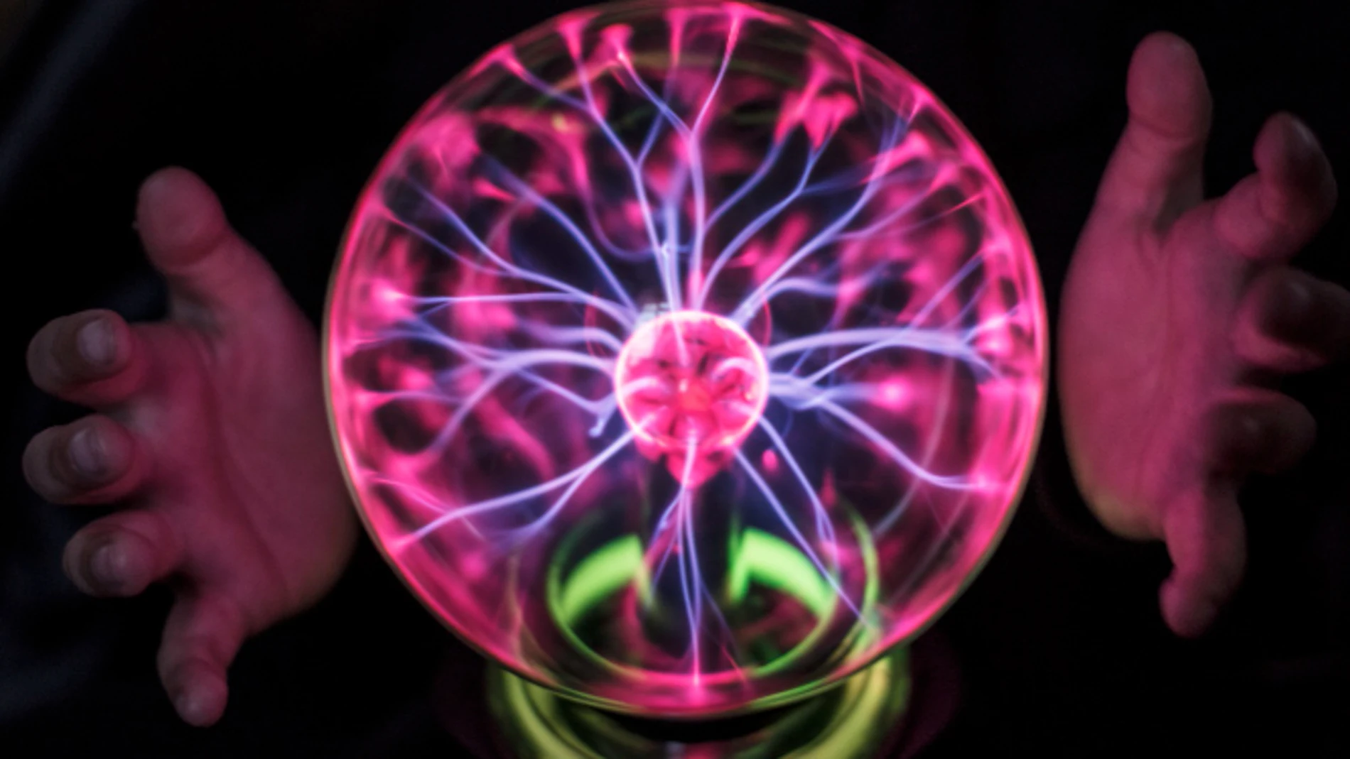 Bola de plasma en representación de una célula cerebral