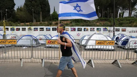 Protest continues outside Knesset in Jerusalem