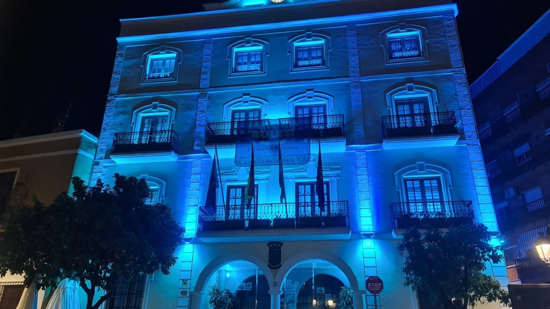 El Ayuntamiento de Almuñécar se viste de azul por el Día Mundial de Concienciación sobre el Autismo. AYUNTAMIENTO DE ALMUÑÉCAR (Foto de ARCHIVO) 02/04/2021