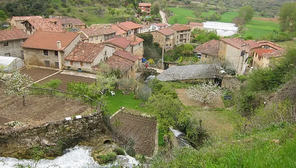 Panorámica del pequeño pueblo de Tobera, en la provincia de Burgos