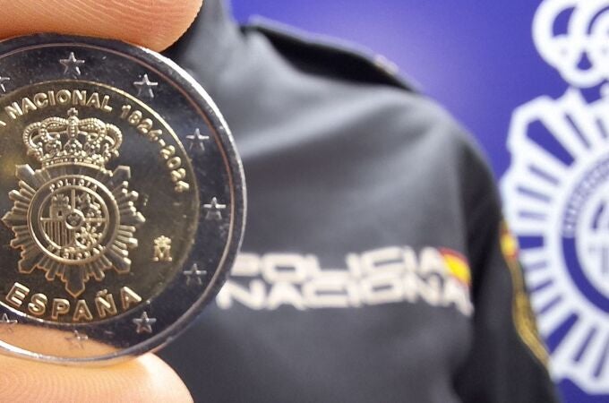 La moneda de 2 euros que conmemora el 200 aniversario de la Policía Nacional
