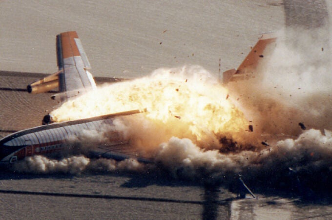 Vídeo: Cuando la NASA estrelló un Boeing 720 a propósito para probar un aditivo antiincendios.