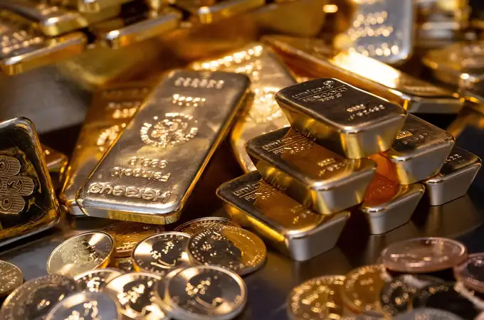 El oro alcanza nuevos máximos históricos y supera los 2.300 dólares por onza