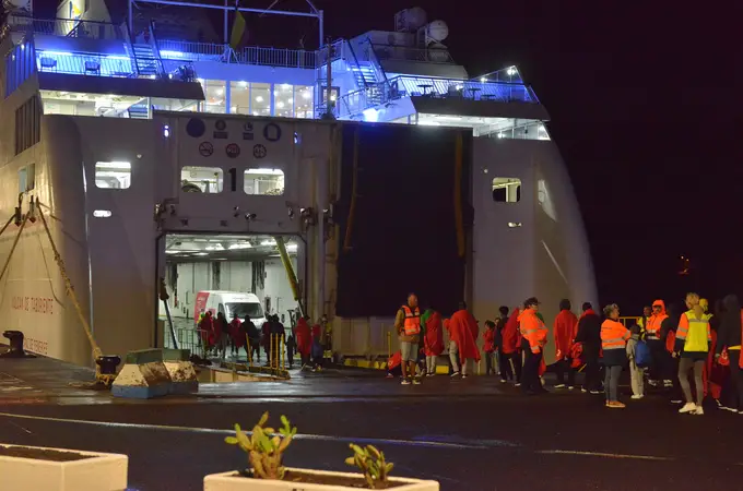 El Gobierno impone un centro de migrantes en Alhendín sin avisar 