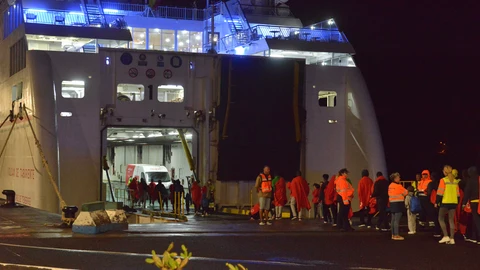 El Gobierno impone un centro de migrantes en Alhendín sin avisar