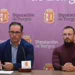 Javier Arroyo junto a Fernando Vázquez durante la presentación