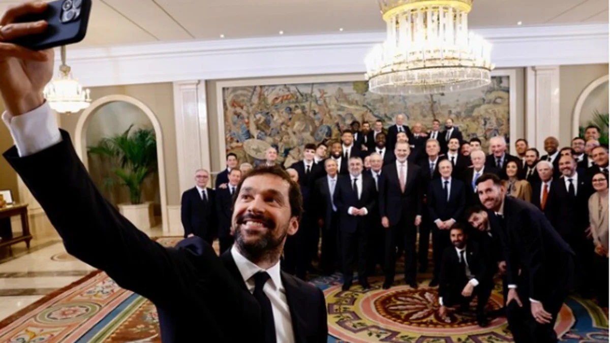 Así ha sido el selfie del capitán del Real Madrid, Sergio Llull, en la audiencia con el Rey 