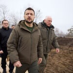 Ucrania.- Zelenski tilda de "despreciable" el ataque ruso que ha matado a tres rescatistas en Járkov