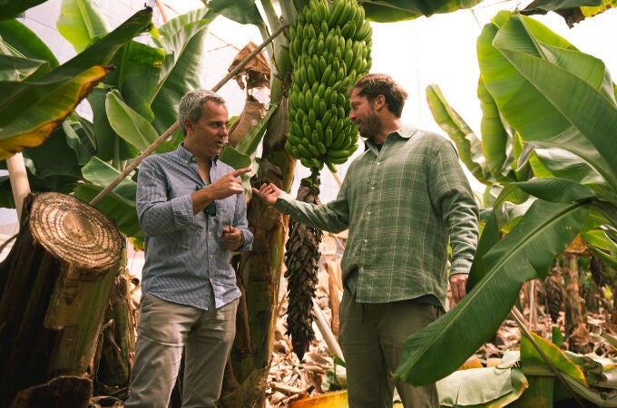 Juan Mesa y Diego González, agricultores que reciben agua regenerada