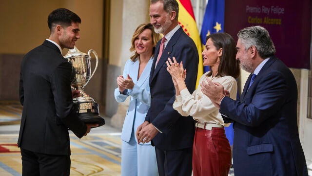 El rey Felipe VI y la reina Letizia durante el acto de entrega de los Premios Nacionales del Deporte correspon