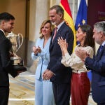 El rey Felipe VI y la reina Letizia durante el acto de entrega de los Premios Nacionales del Deporte correspon