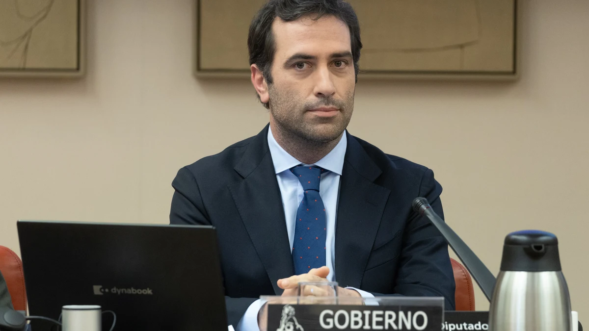 El ministro de Economía se niega a aclarar si Begoña Gómez favoreció a empresas en contratos públicos