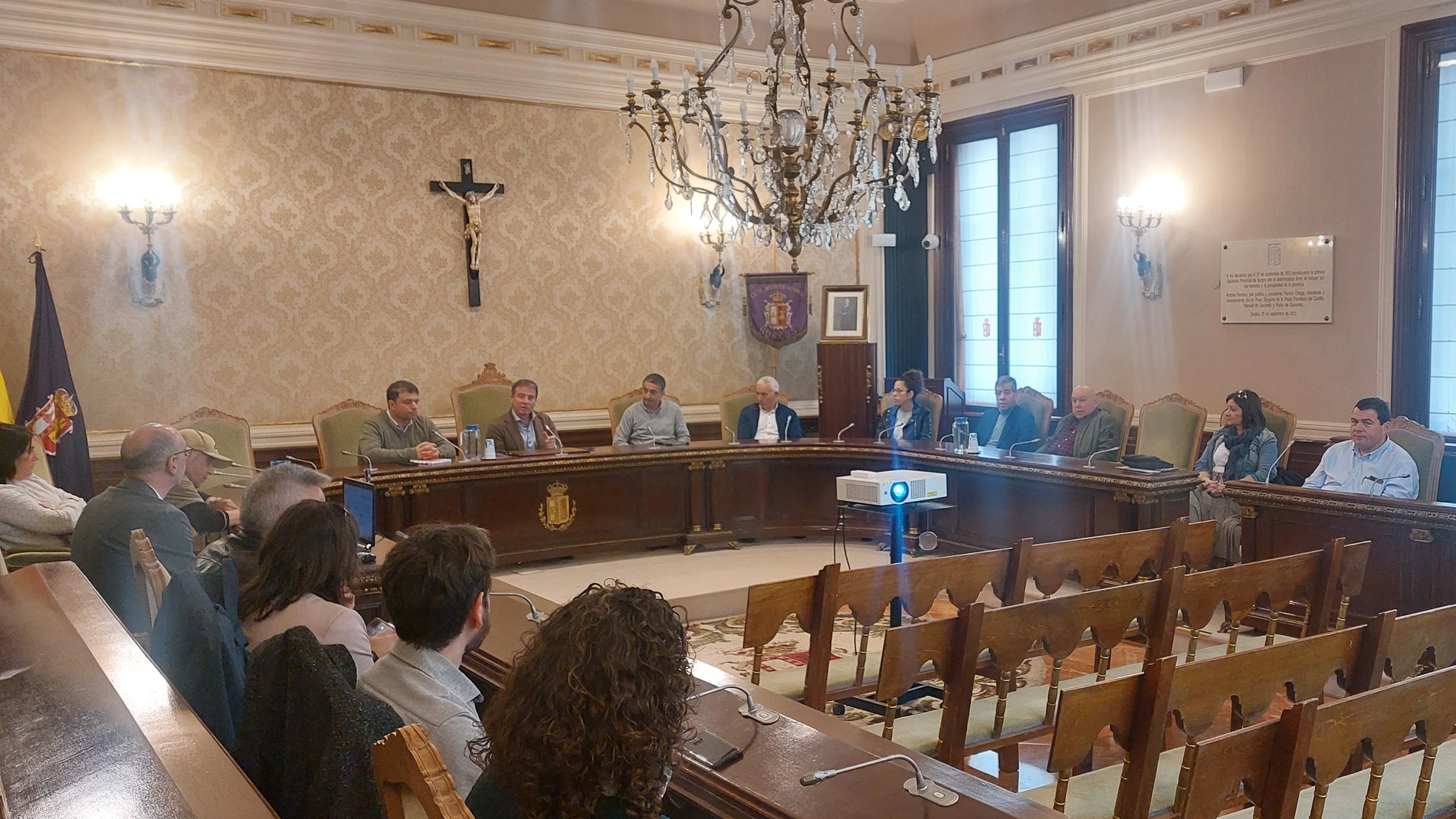 El presidente de la Diputación de Burgos, Borja Suárez, presenta el Plan Garoña a los alcaldes