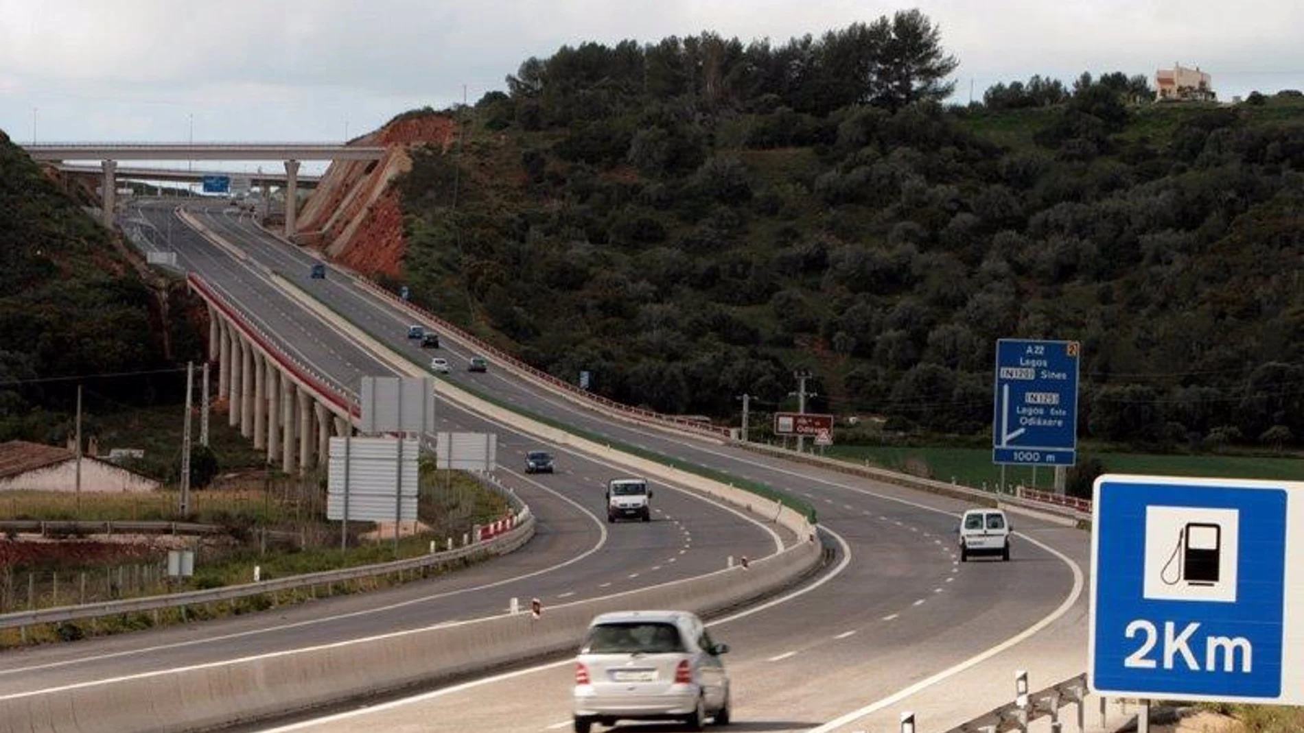 Economía.- (AMP) Ferrovial, Acciona y Sacyr se adjudican el proyecto de una autopista en Lima (Perú) por 3.131 millones