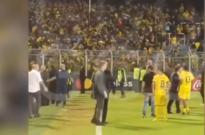 La brutal agresión a un futbolista de Peñarol tras recibir una pedrada en la cara