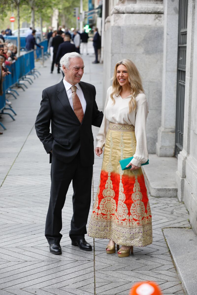 Gonzalo de la Cierva y Patricia Olmedilla en la boda de José Luis Martínez Almeida y Teresa Urquijo