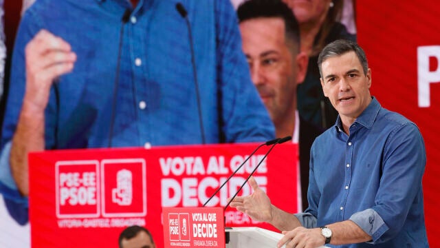 Pedro Sánchez, en acto de campaña electoral del PSE-EE
