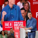 Pedro Sánchez, en acto de campaña electoral del PSE-EE