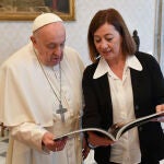 La presidenta del Congreso español, Francina Armengol, es recibida en audiencia por el papa Francisco en el Vaticano.