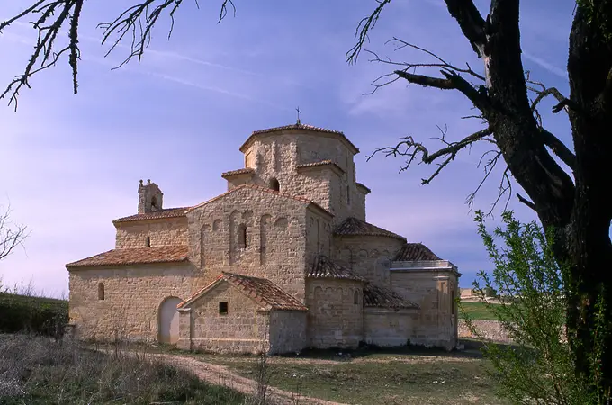 Este espectacular pueblo cuenta con la Iglesia Románica más bonita de España