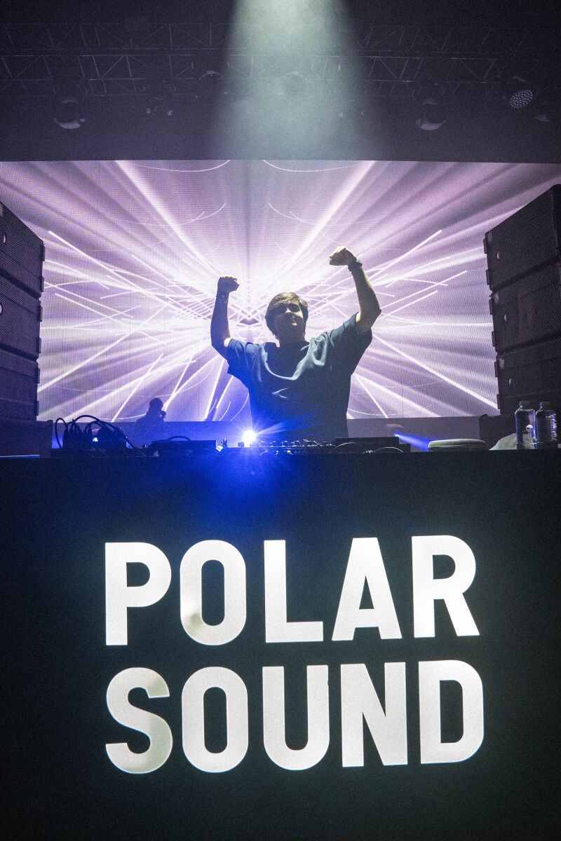 Dj Barce en el escenario del Polar Sound