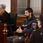 Primera sesión del juicio contra un varón acusado de matar de un total de 52 puñaladas a la que era su casera en la calle Obispo Almarcha de León en marzo de 2020
