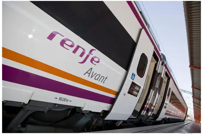 Restablecido el tráfico ferroviario entre Málaga y Sevilla tras el choque de un tren con un tractor