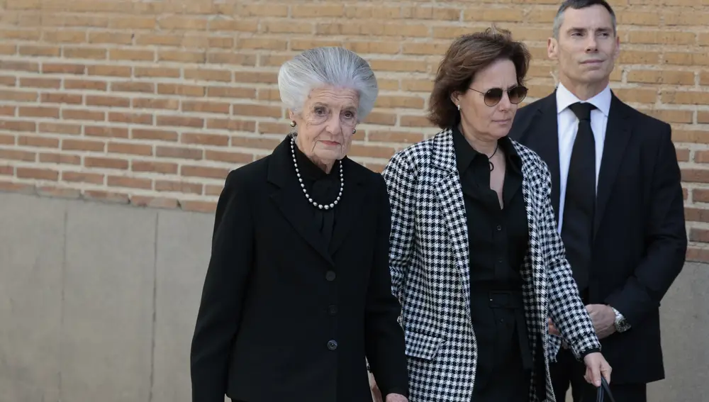 Teresa de Borbón-Dos Sicilias llegando al funeral de Fernando Gómez-Acebo