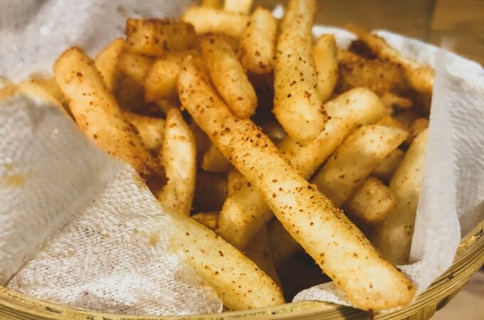 ¿Por qué la gente utiliza vinagre al preparar patatas fritas? El resultado es espectacular