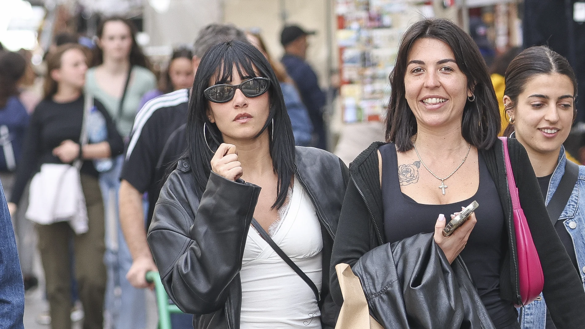 Aitana en una mañana de rastro en Madrid.