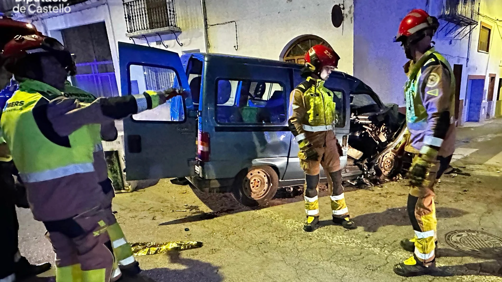 Mueren dos personas y otras tres resultan heridas en un accidente de tráfico en Jérica