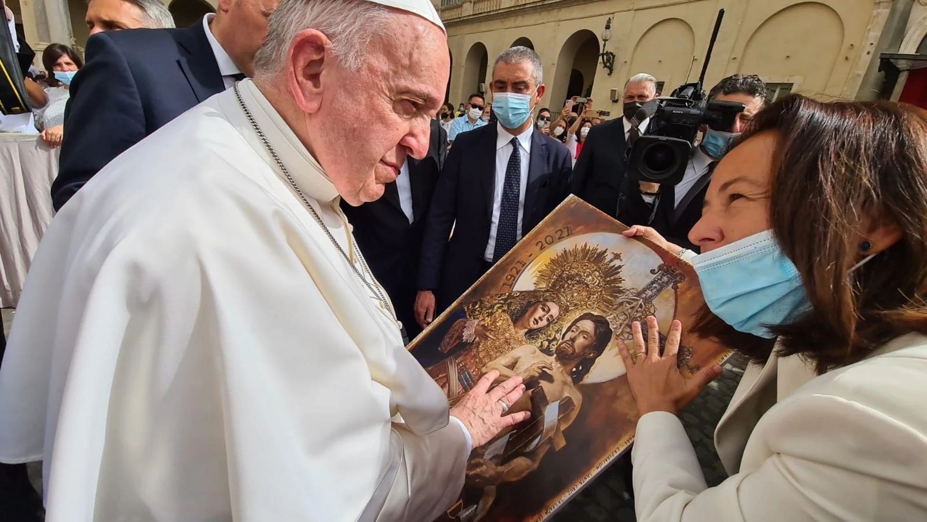 El Papa Francisco junto a Paloma Saborido en el año 2021