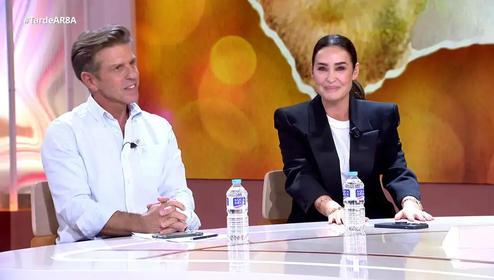 Manuel Díaz 'El Cordobés' y Vicky Martín Berrocal en el plató de 'TardeAR'