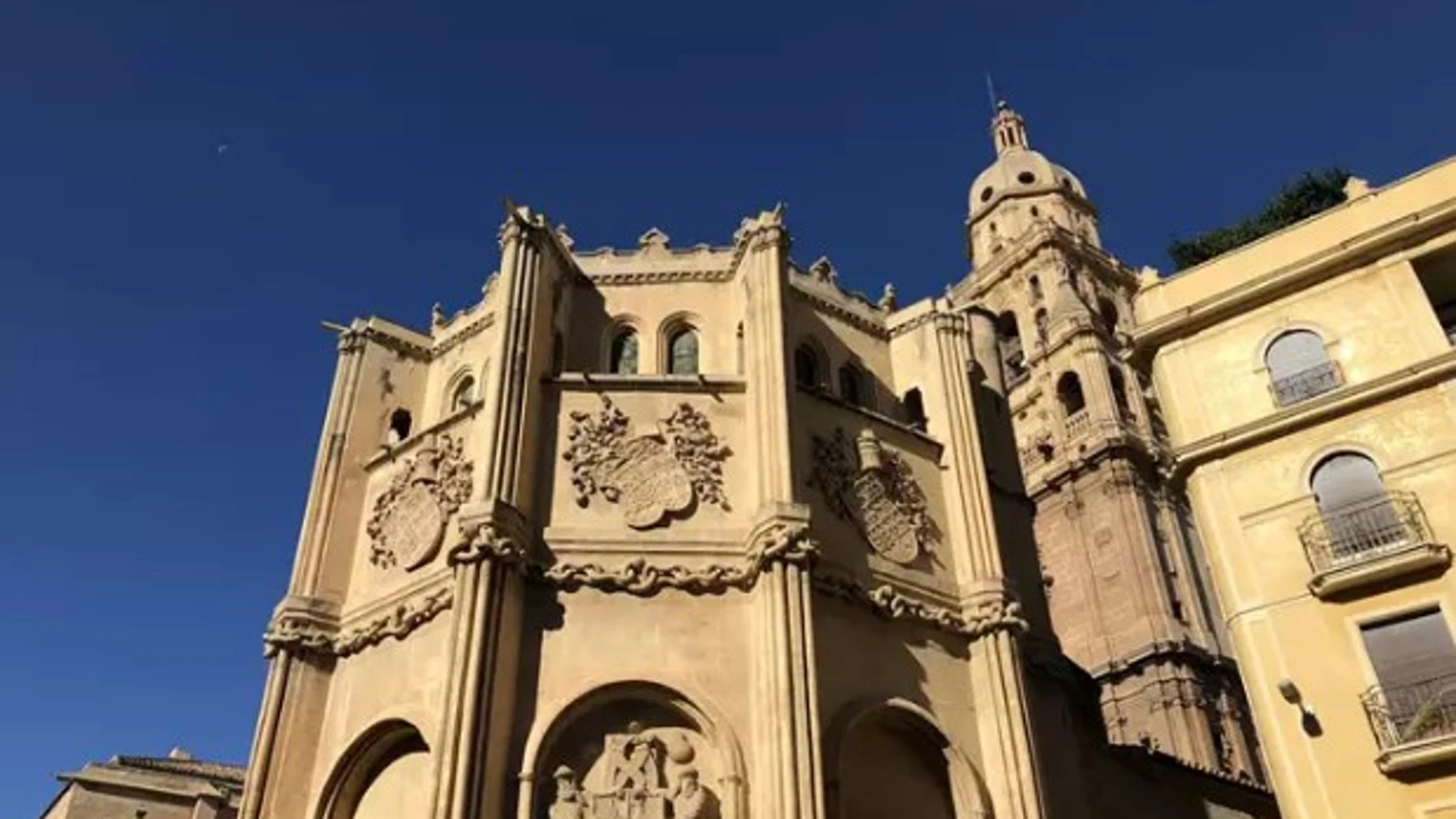 Las cadenas que rodean la capilla de los Vélez de la Catedral de Murcia