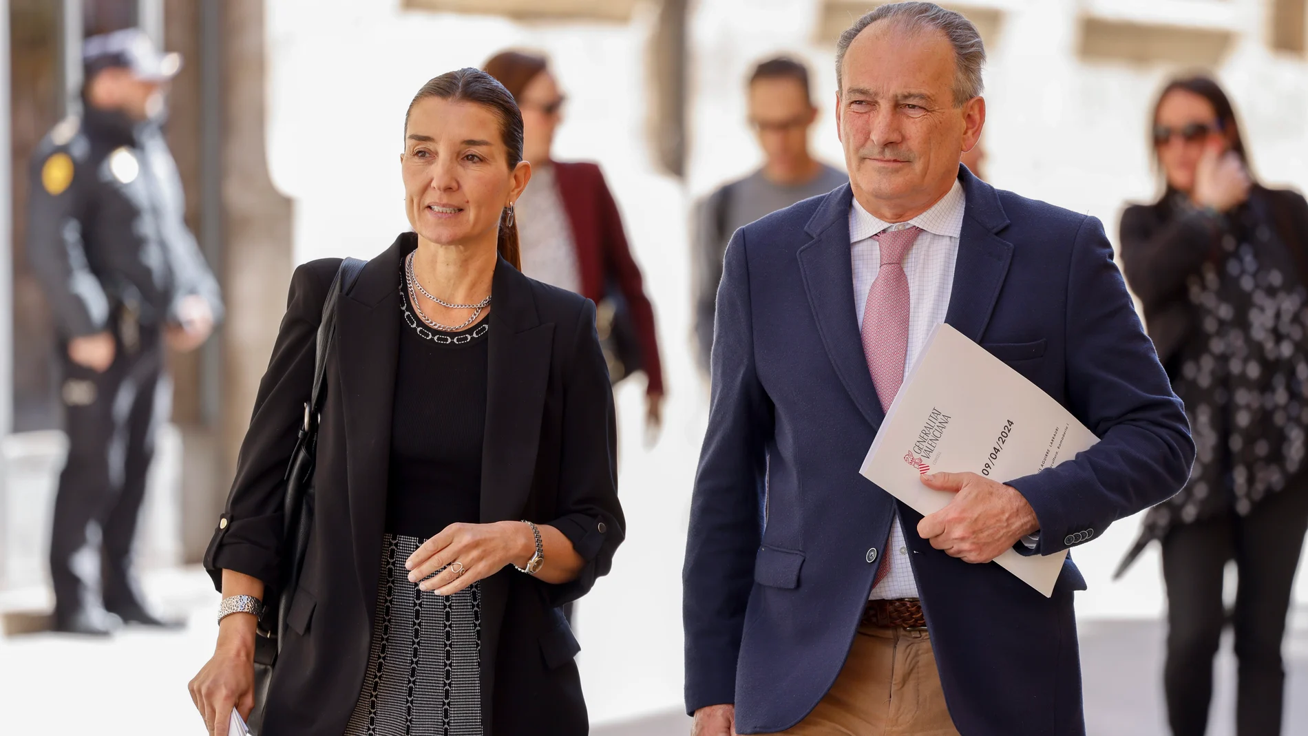 La portavoz del Consell, Ruth Merino, y el conseller de Agricultura, José Luis Aguirre, a su llegada a la rueda de prensa