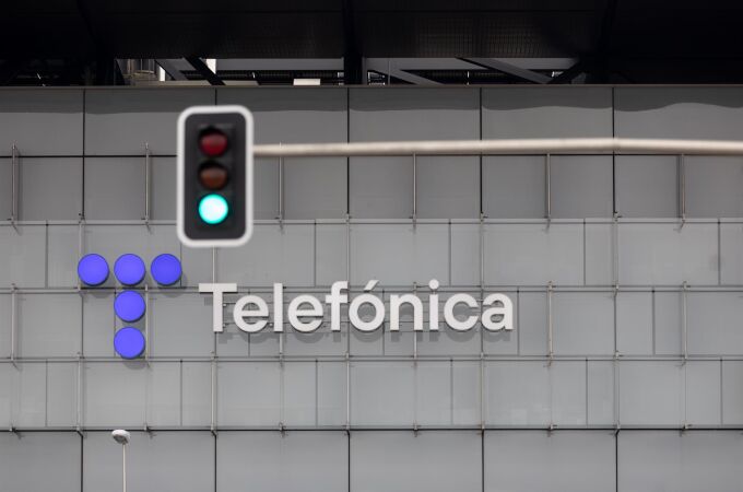 Economía.- Sabadell ve "positivo" que CriteriCaixa haya elevado al 5% su participación en Telefónica