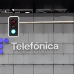 Economía.- Sabadell ve "positivo" que CriteriCaixa haya elevado al 5% su participación en Telefónica