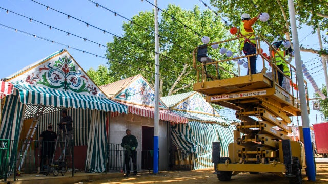 Preparativos de la Feria de Abril de Sevilla