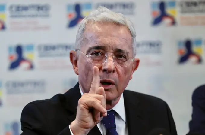 La Fiscalía colombiana llevará a juicio a Uribe por soborno de testigos y fraude procesal