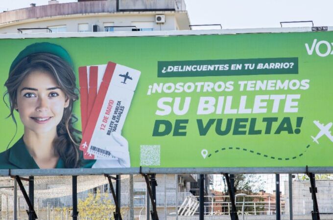 La campaña de Vox en Cataluña contra los inmigrantes ilegales: “¡Nosotros tenemos su billete de vuelta!”