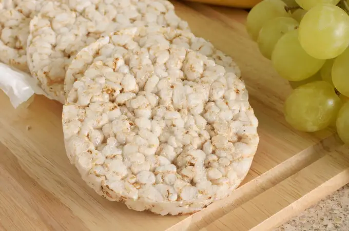 Tortitas de arroz: ¿Son realmente un snack saludable para perder peso?