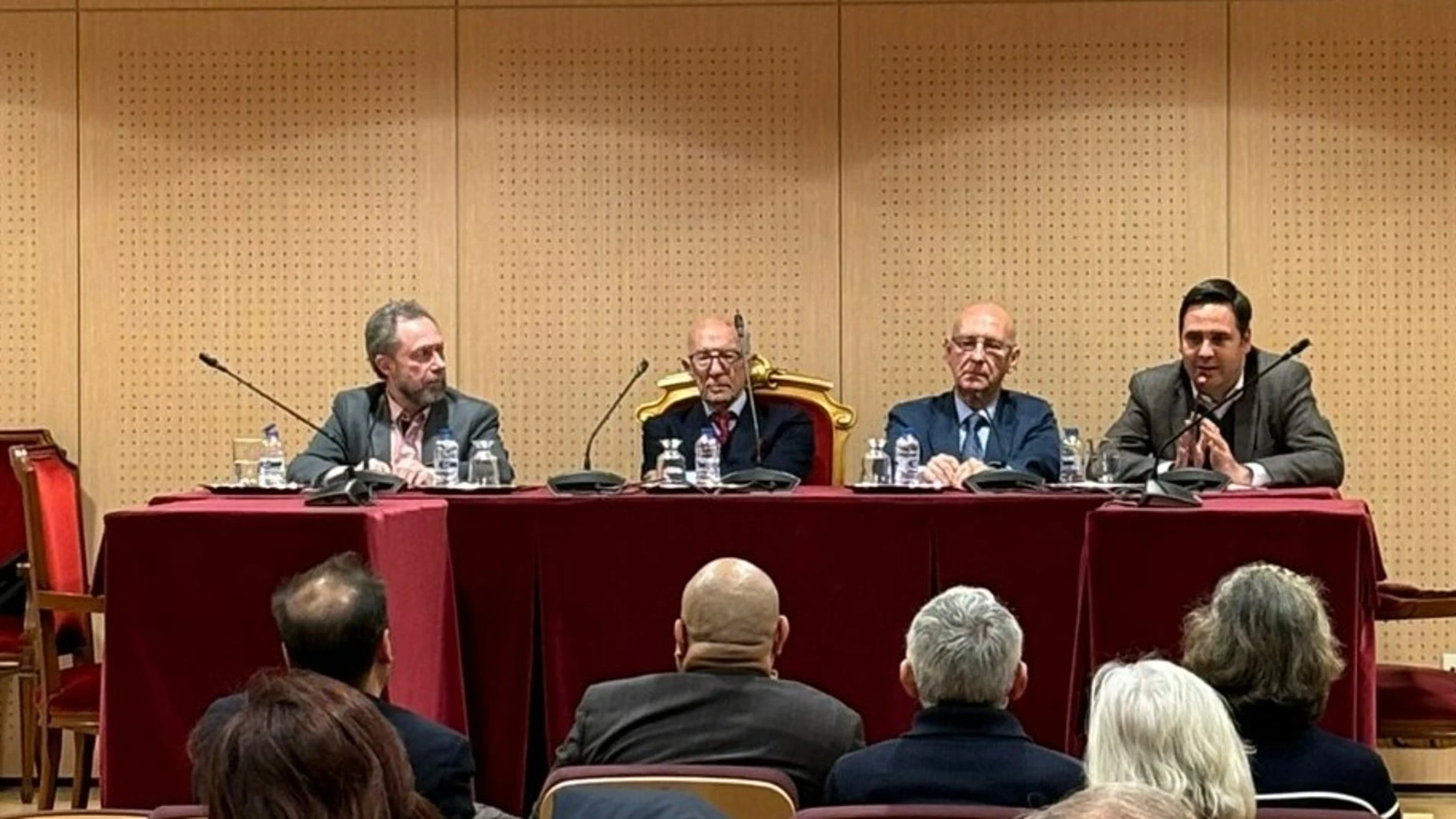José Luis Dader, Pedro Crespo de Lara, Antonio García Paredes y. Santiago Leyra-Curia (de izda. a dcha.), durante la sesión