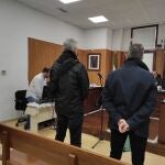 Los dos policías durante el juicio. EUROPA PRESS