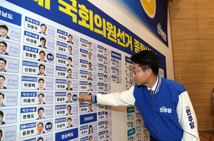 Exit polls project victory for Democratic Party in South Korea general elections